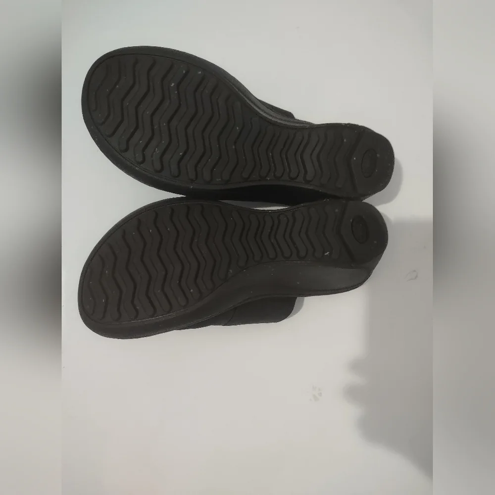 UGG Clog Tooth Toggle Shearlings - Picture 4 of 11
